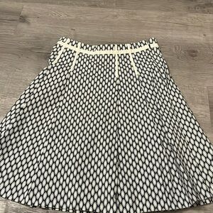 GAP 8 reg A line skirt with some pleats…neat look